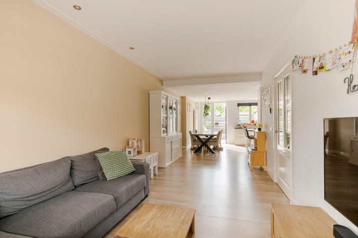 Photo 2 of Zwaluwstraat 46