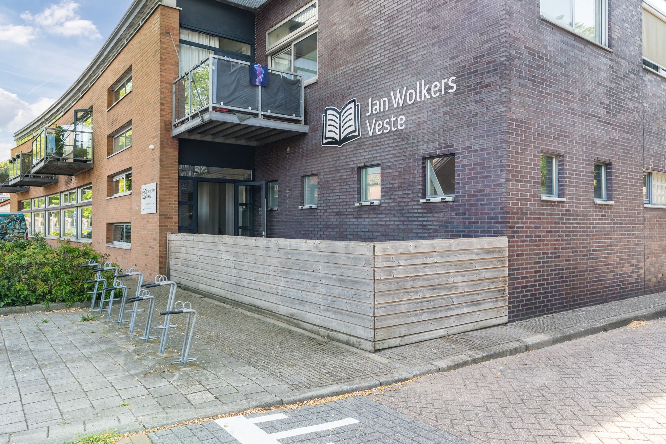 Photo 36 of Jan Wolkershof 4