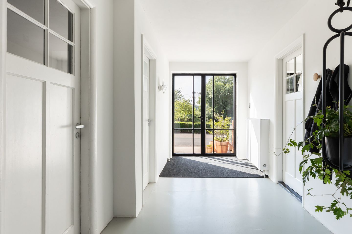 View photo 4 of Spoorstraat 49
