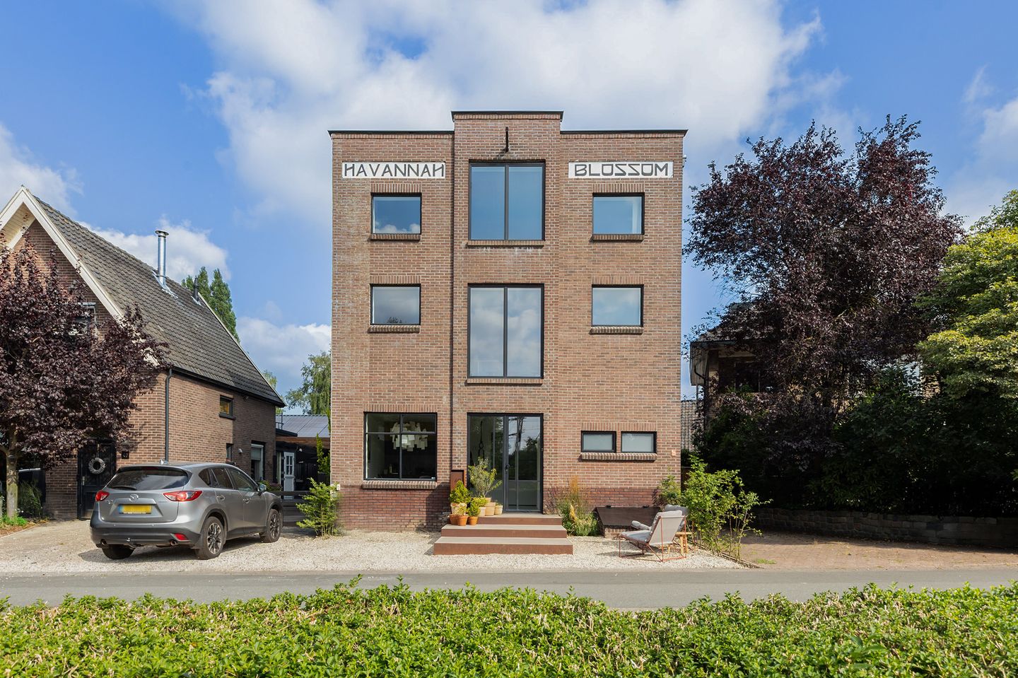 View photo 1 of Spoorstraat 49