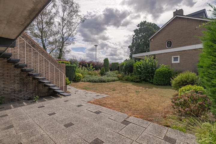 Hoekwoning te koop: Koning Lodewijkstraat 1, Meerssen