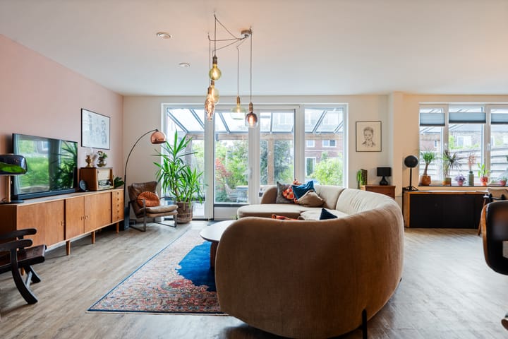 Hoekwoning te koop: Rammenas 17, Roelofarendsveen