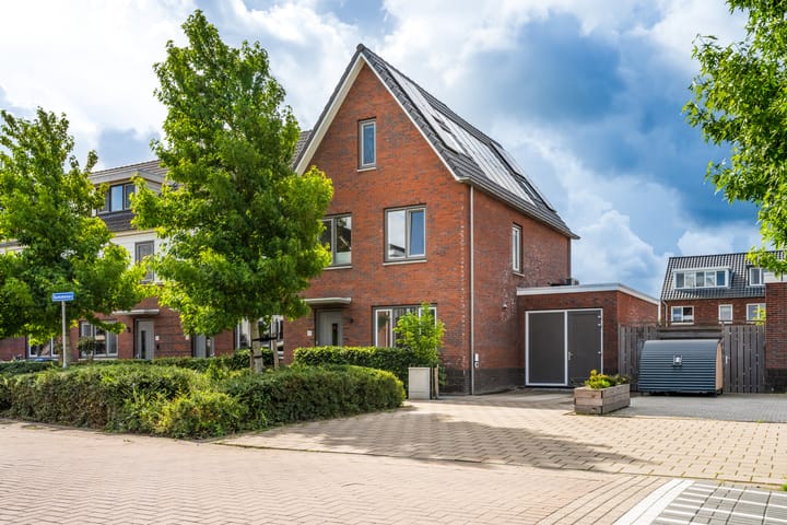Hoekwoning te koop: Rammenas 17, Roelofarendsveen