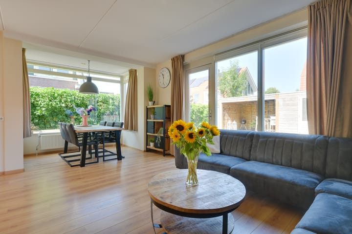 Hoekwoning te koop: Tulpappel 23, Winkel