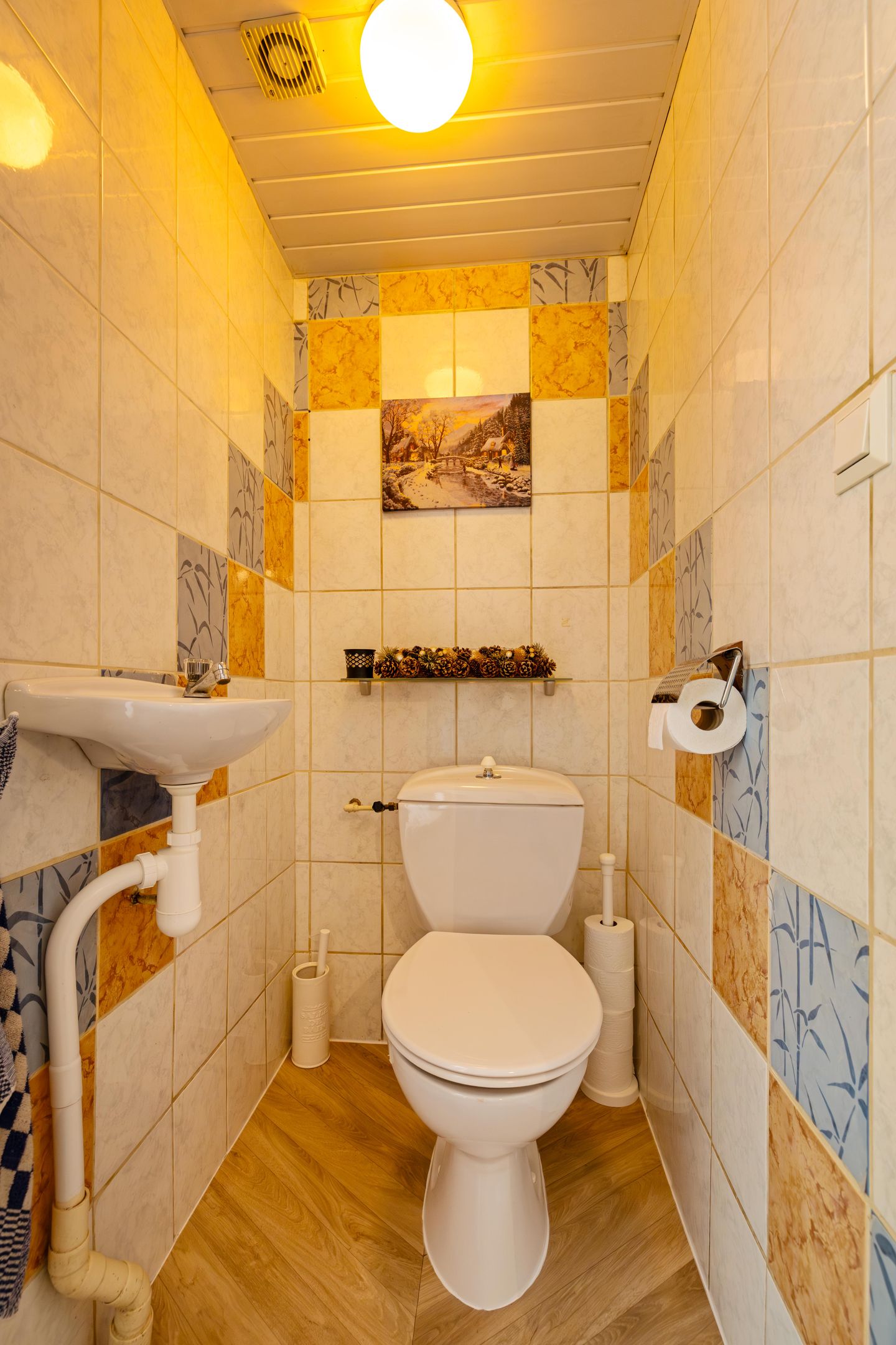 Photo 35 of Binnen A.E. 10