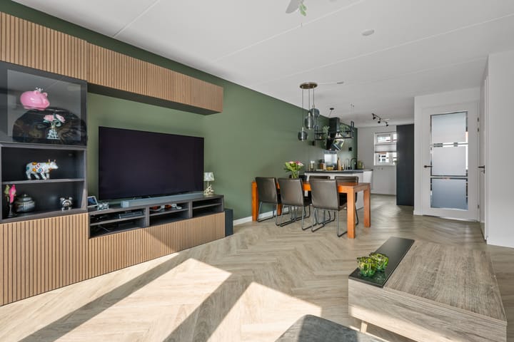 Tussenwoning te koop: Plataanpad 10, Hoef En Haag