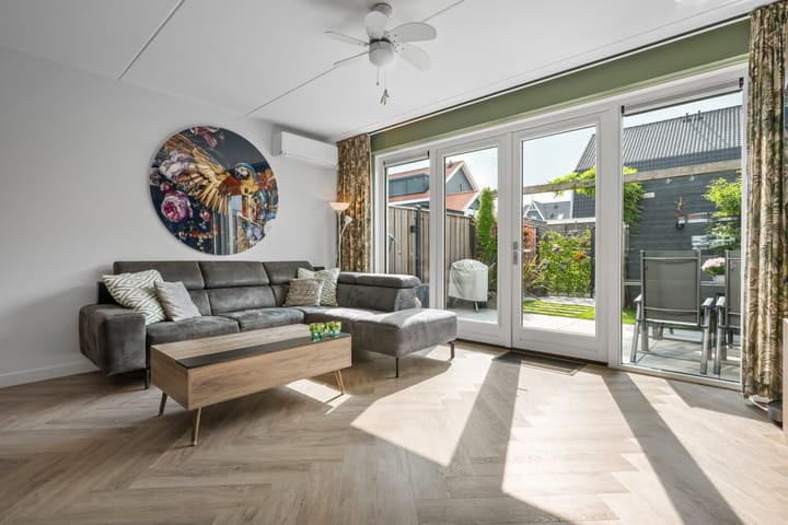 Tussenwoning te koop: Plataanpad 10, Hoef En Haag