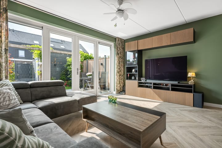 Tussenwoning te koop: Plataanpad 10, Hoef En Haag