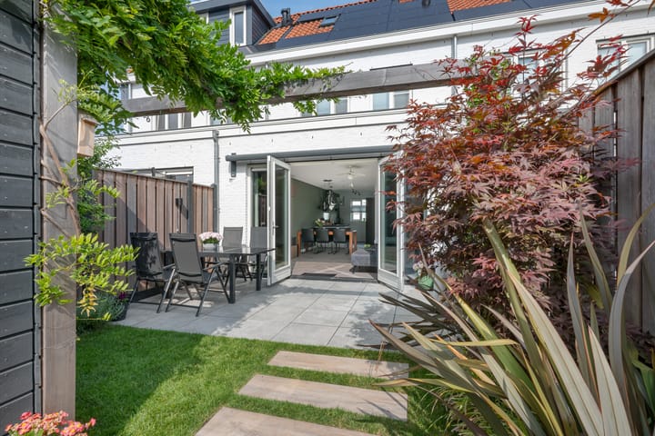 Tussenwoning te koop: Plataanpad 10, Hoef En Haag