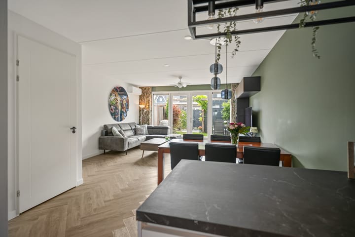 Tussenwoning te koop: Plataanpad 10, Hoef En Haag