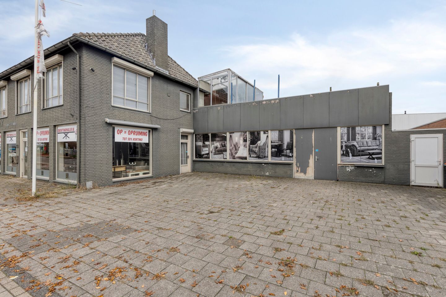 View photo 2 of Rietveldenweg 13