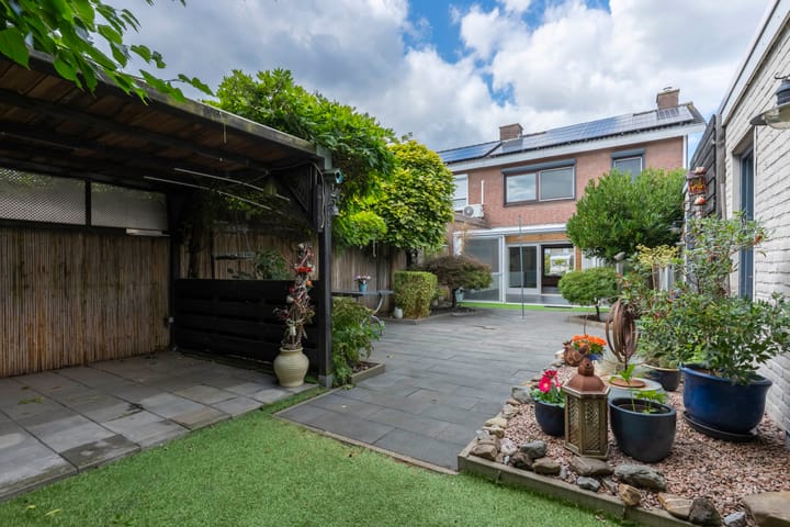 Twee-onder-één-kap te koop: Stiftstraat 7, Landgraaf