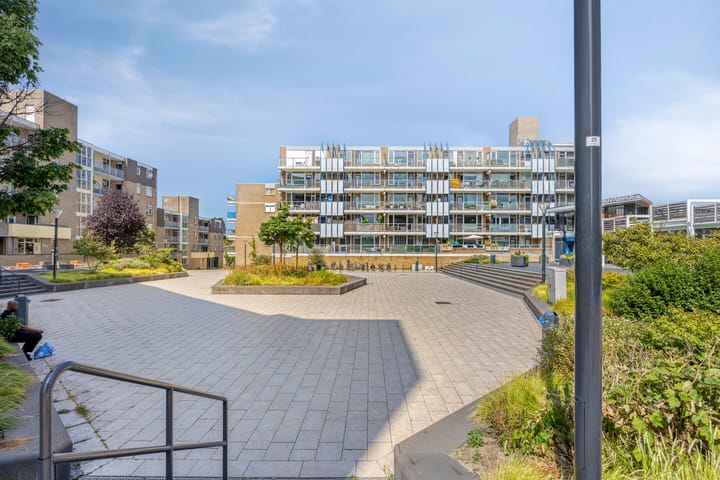 Appartement te koop: Henry Moorepassage 196, Capelle Aan Den Ijssel