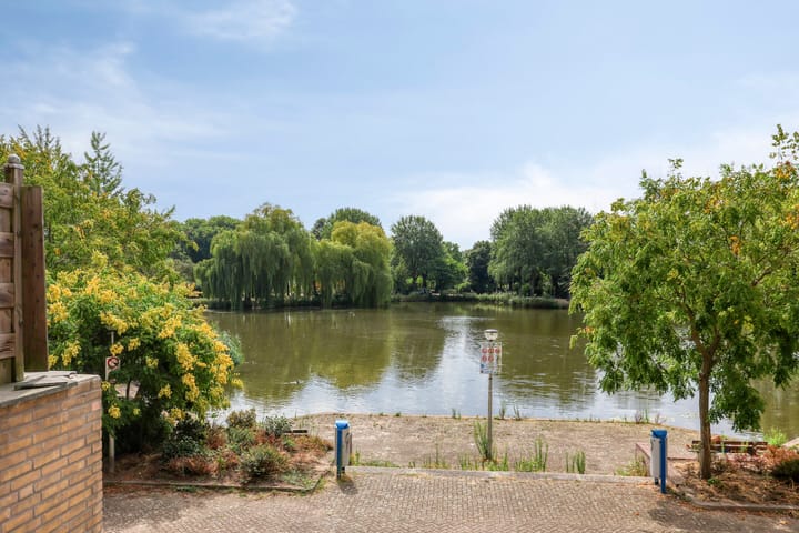 Appartement te koop: Henry Moorepassage 196, Capelle Aan Den Ijssel
