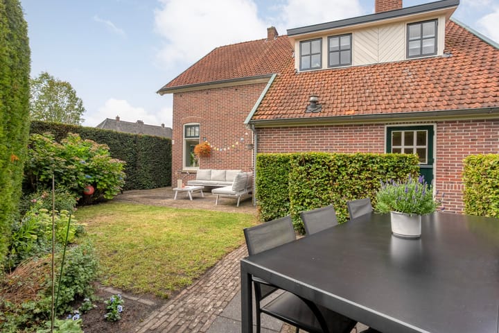 Twee-onder-één-kap te koop: Conradstraat 22, Hengelo