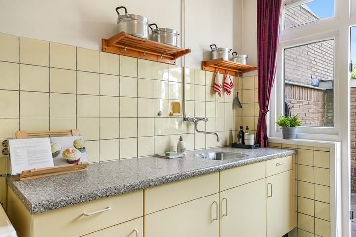 Tussenwoning te koop: Vogelkersstraat 27, Bussum