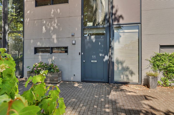 Photo 2 of Gombertstraat 11