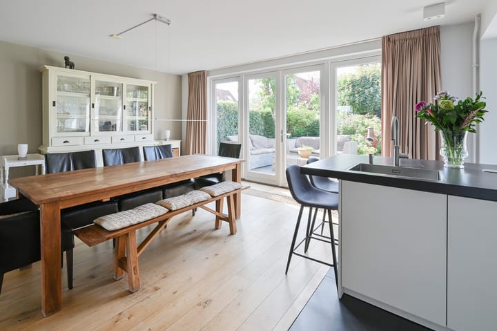 Tussenwoning te koop: Hoepelbuigerslaan 10, Nederhorst Den Berg