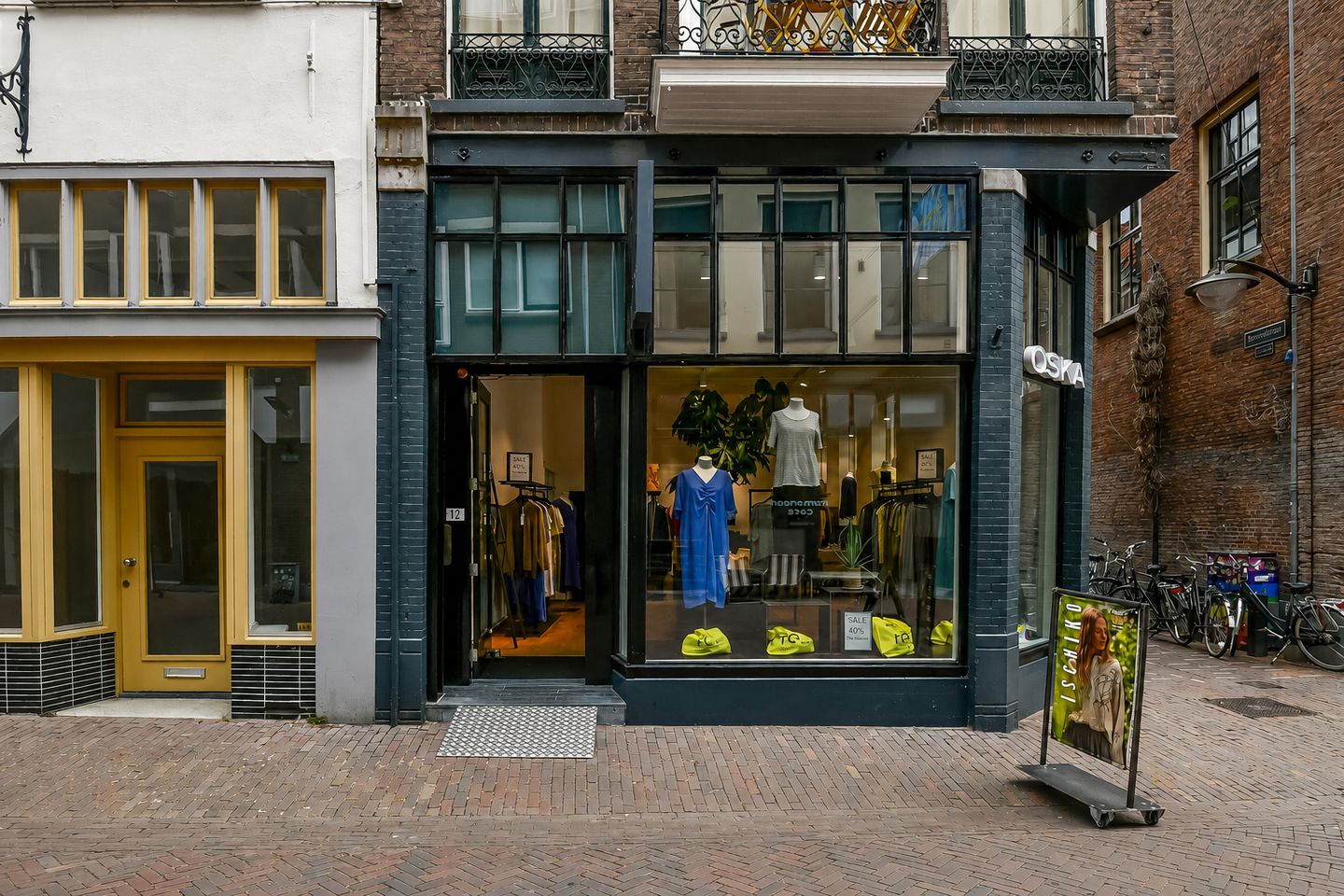 View photo 2 of Bakkerstraat 12