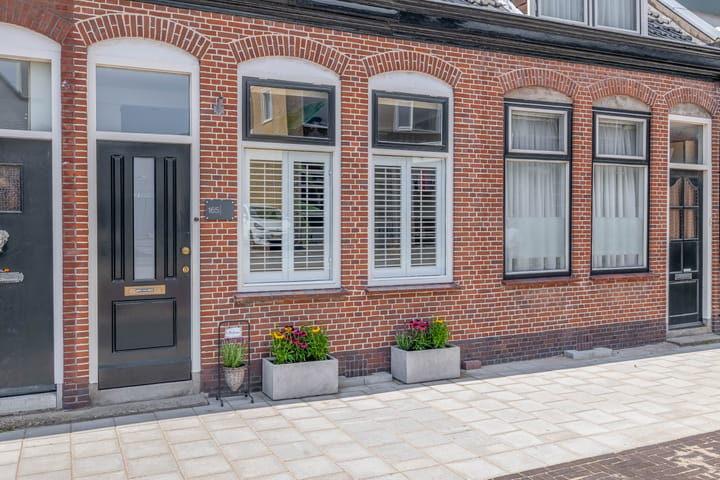 Tussenwoning te koop: Eerste Stationsstraat 165, Zoetermeer