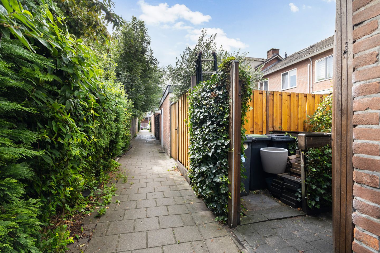 Photo 14 of Goudenregenstraat 9