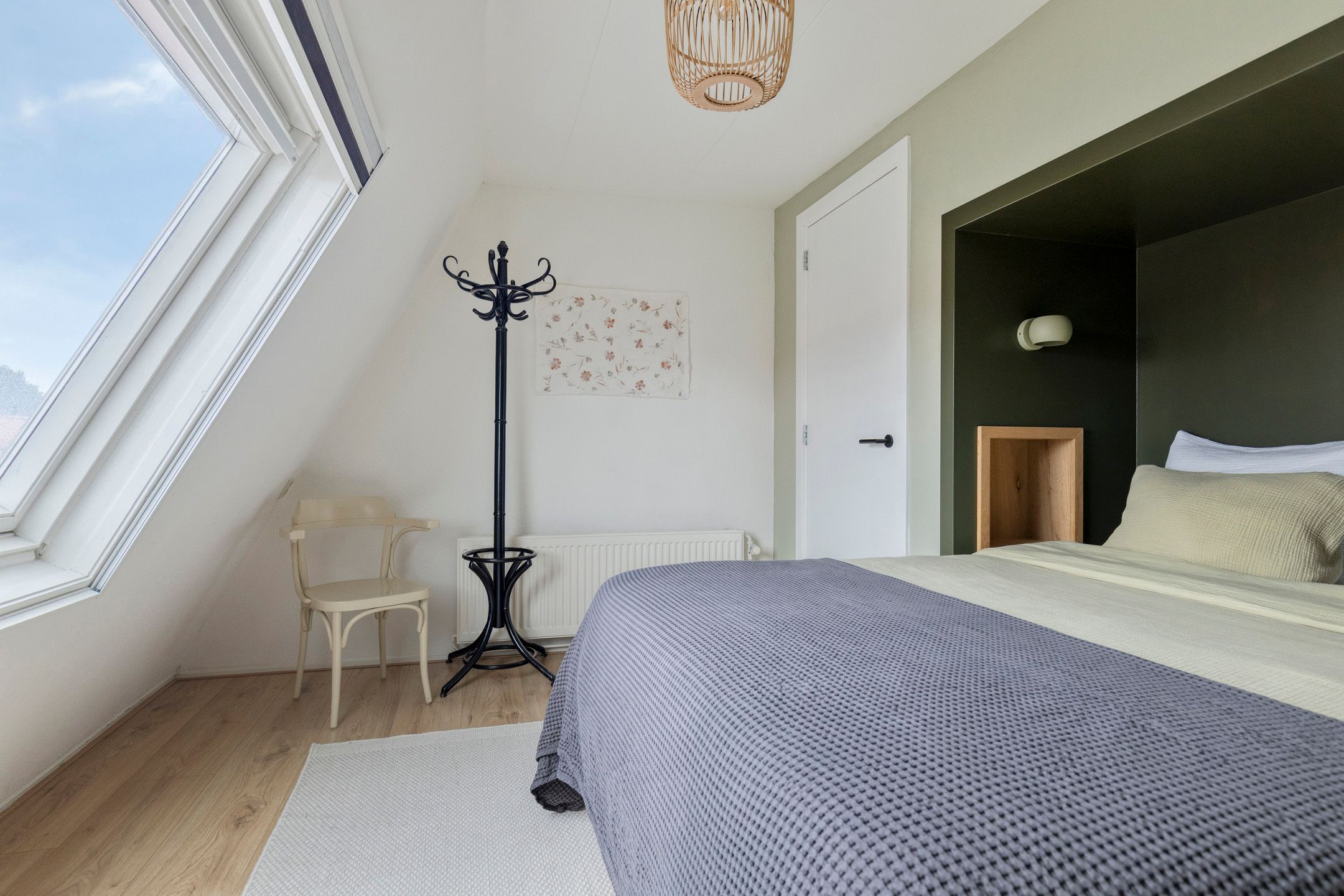 Photo 24 of Van der Woudestraat 25-B