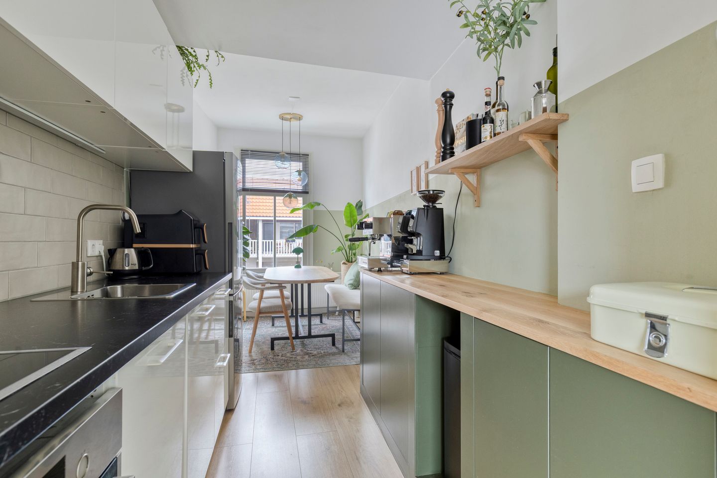 Photo 4 of Van der Woudestraat 25-B