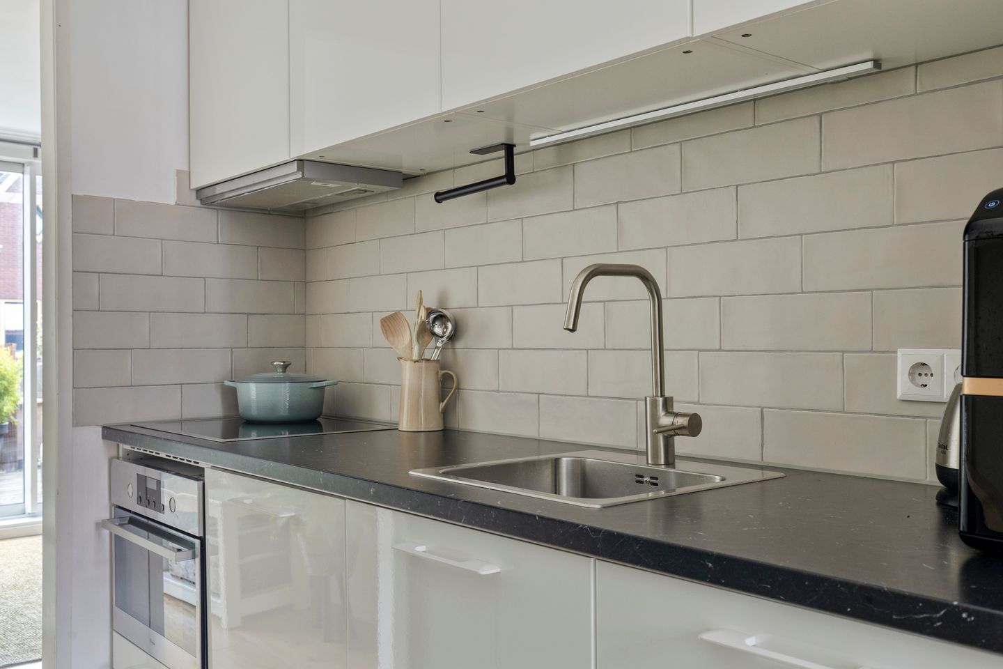 Photo 14 of Van der Woudestraat 25-B