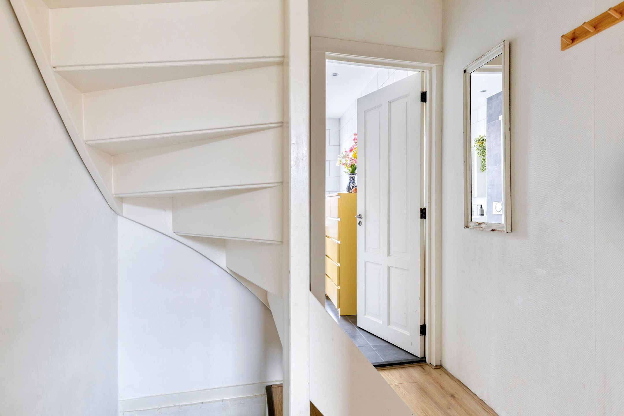 Photo 18 of Van der Woudestraat 25-B
