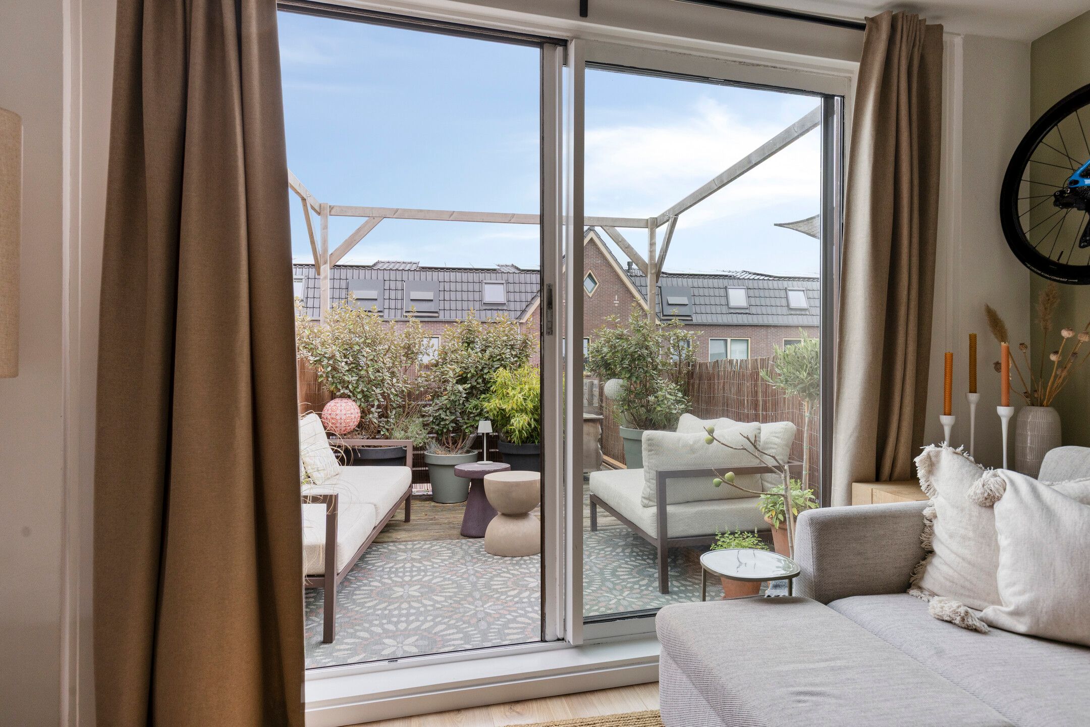 Photo 9 of Van der Woudestraat 25-B