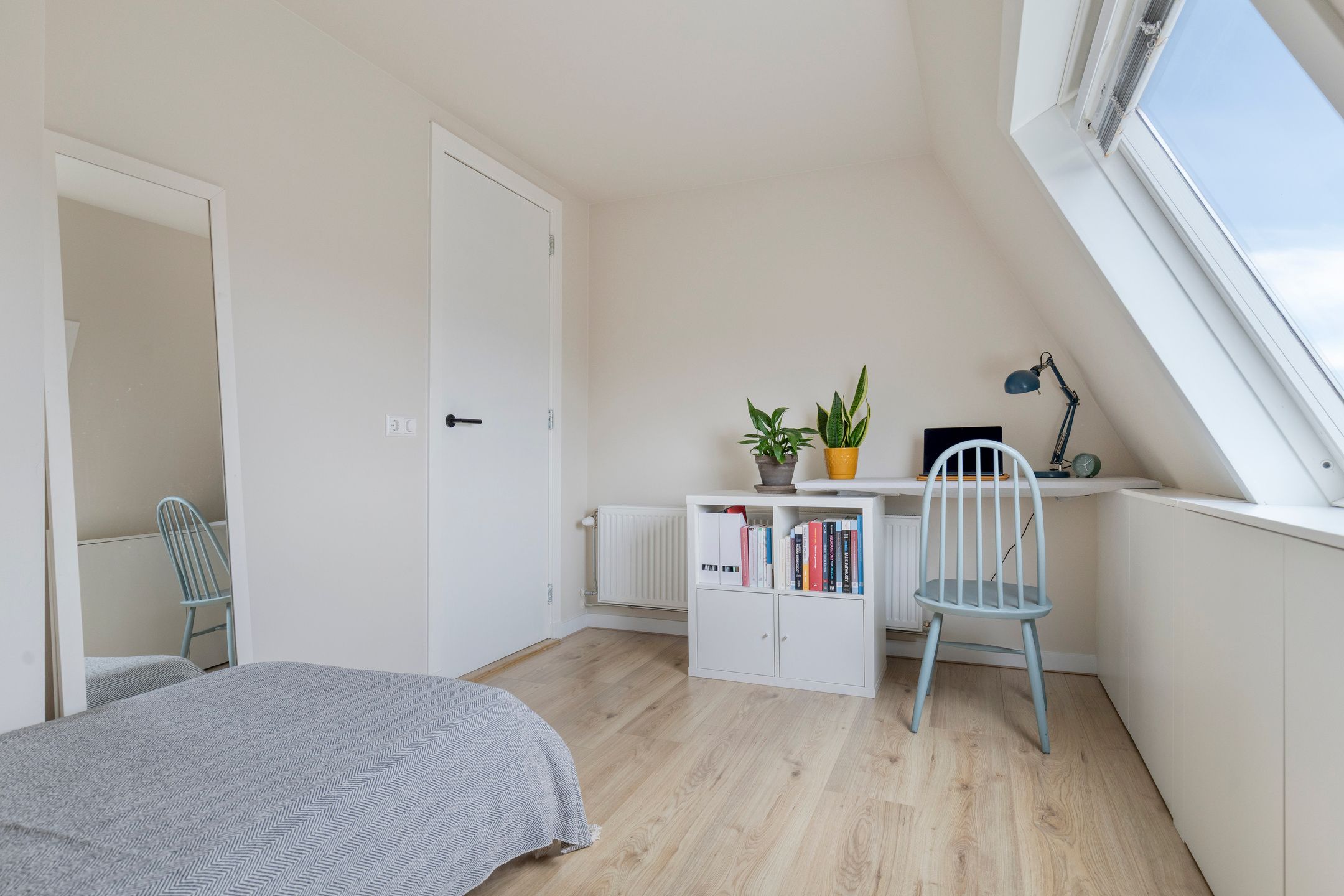 Photo 27 of Van der Woudestraat 25-B