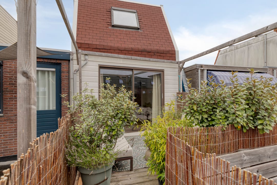 Photo 11 of Van der Woudestraat 25-B