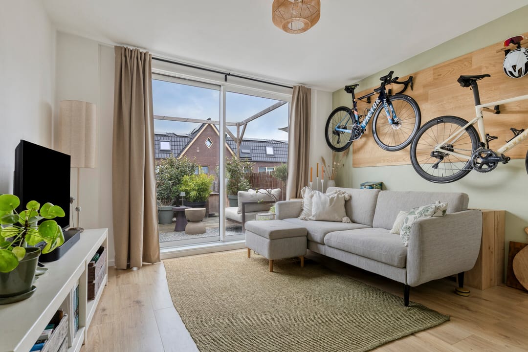 Photo 2 of Van der Woudestraat 25-B