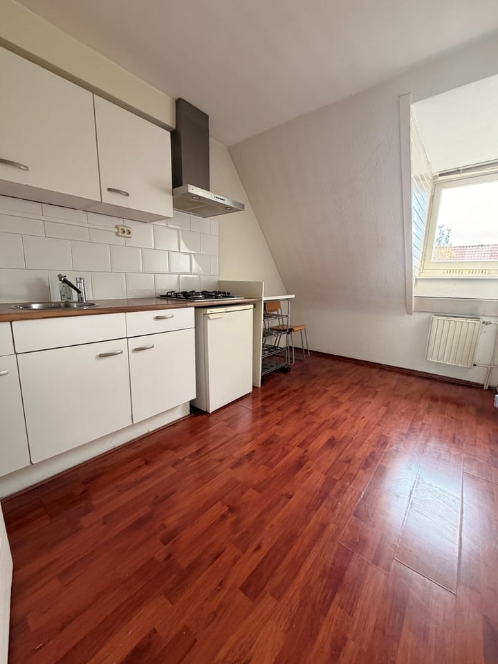 Photo 2 of Antillenstraat 34-4