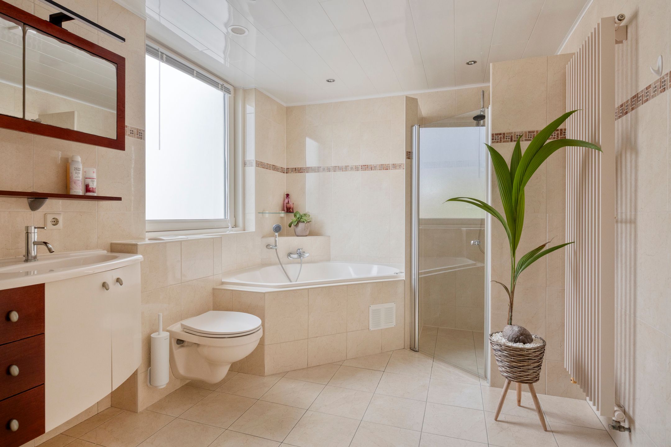 Photo 24 of Emmastraat 136
