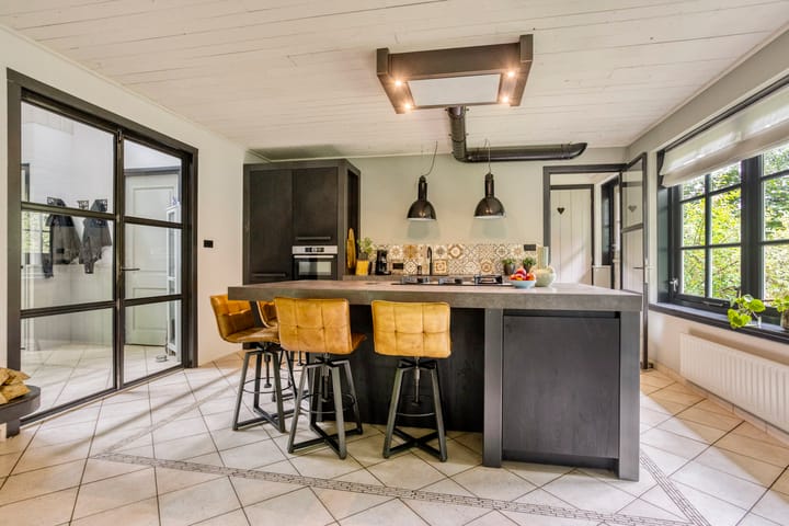 Vrijstaande woning te koop: Heerenveenseweg 84, Wolvega