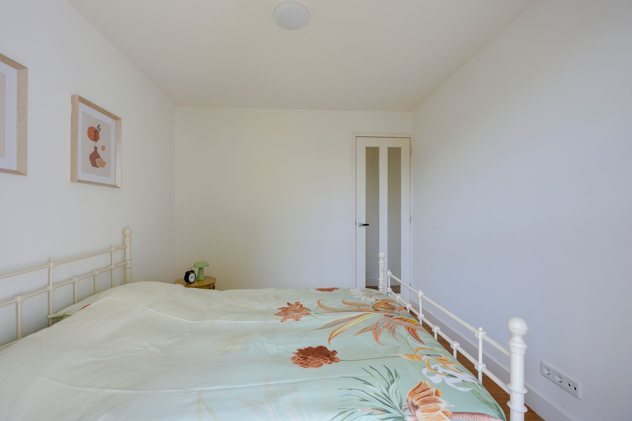 Photo 21 of Justus van Effenstraat 18-B