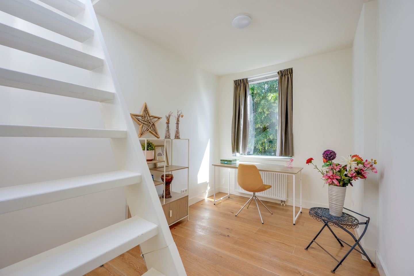 Photo 25 of Justus van Effenstraat 18-B
