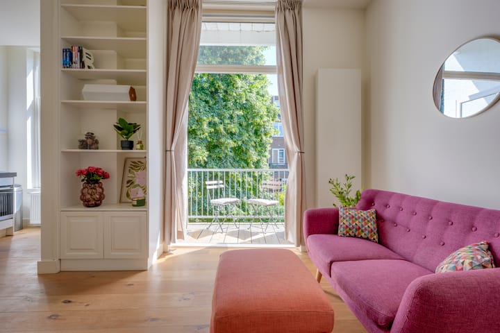 Photo 2 of Justus van Effenstraat 18-B