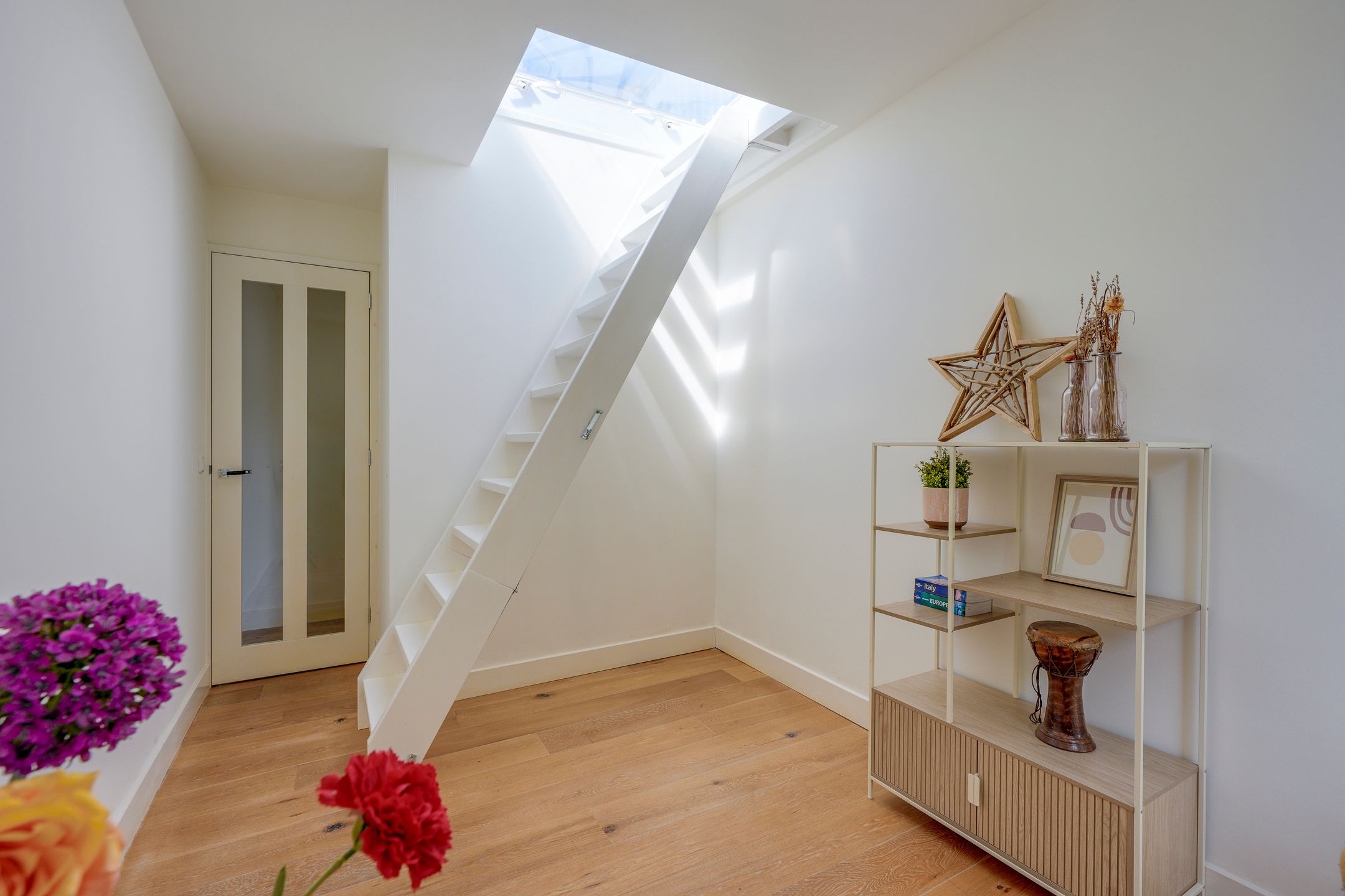 Photo 27 of Justus van Effenstraat 18-B