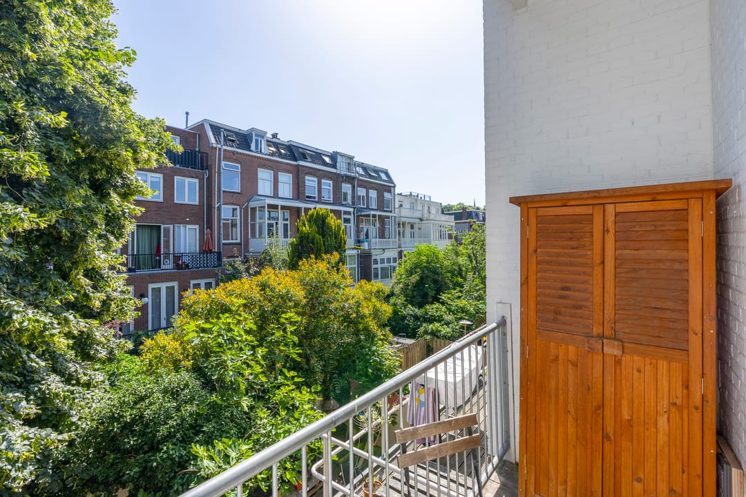 Photo 11 of Justus van Effenstraat 18-B