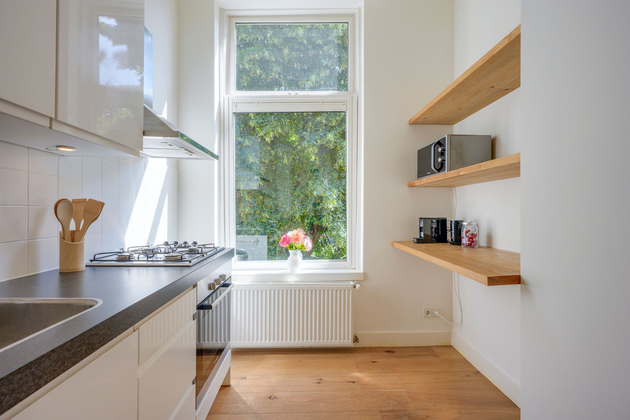 Photo 6 of Justus van Effenstraat 18-B