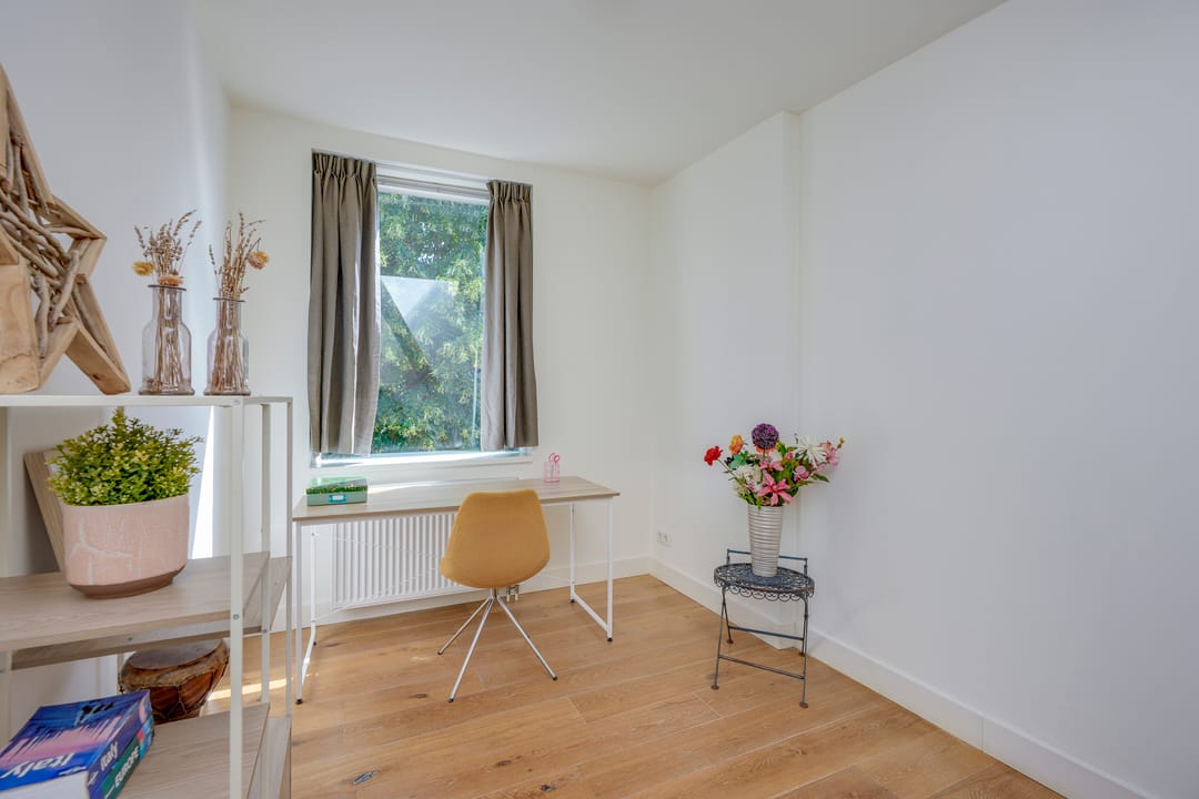 Photo 26 of Justus van Effenstraat 18-B