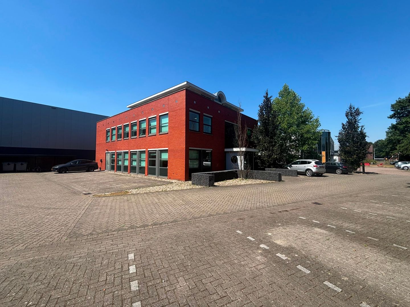 View photo 2 of Pastoor Ossestraat 61