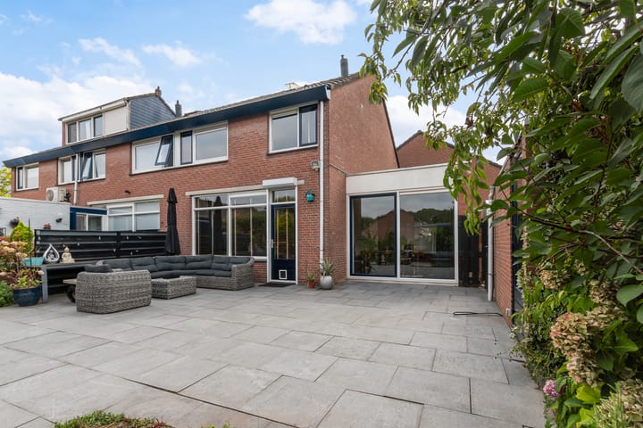 Tussenwoning te koop: Prattenburg 92, Dordrecht