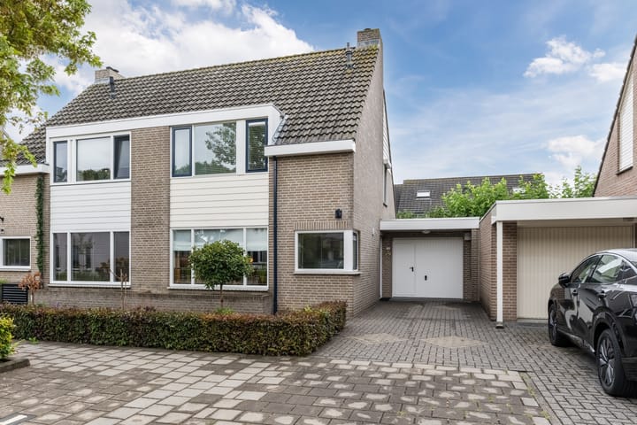 Photo 4 of Abraham Kuijperstraat 18