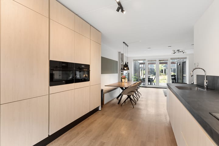 Tussenwoning te koop: Bosbeshof 44, Ede