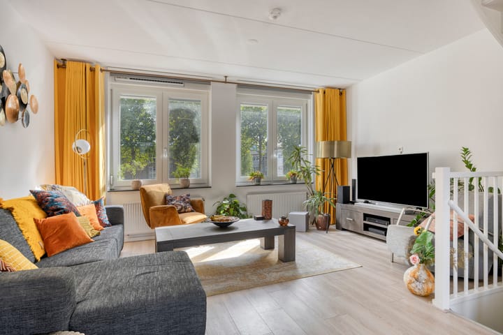 Photo 2 of MacBridestraat 22