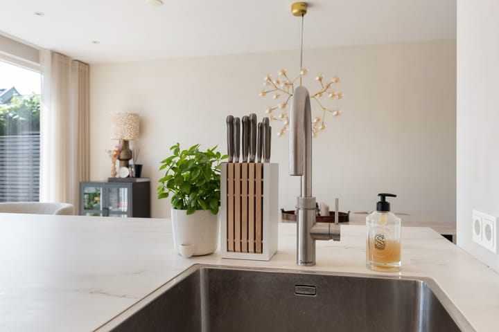 Hoekwoning te koop: Oranjeweg 1, Kortenhoef