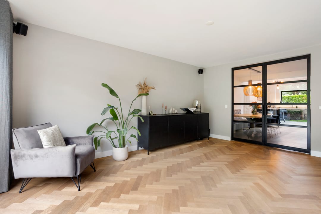 Photo 8 of Naarderstraat 45